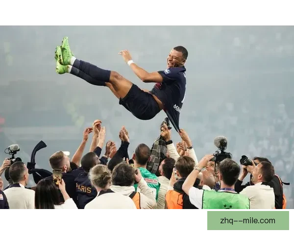 巴黎圣日耳曼加冕国内赛事双冠王 完美收官再创辉煌
